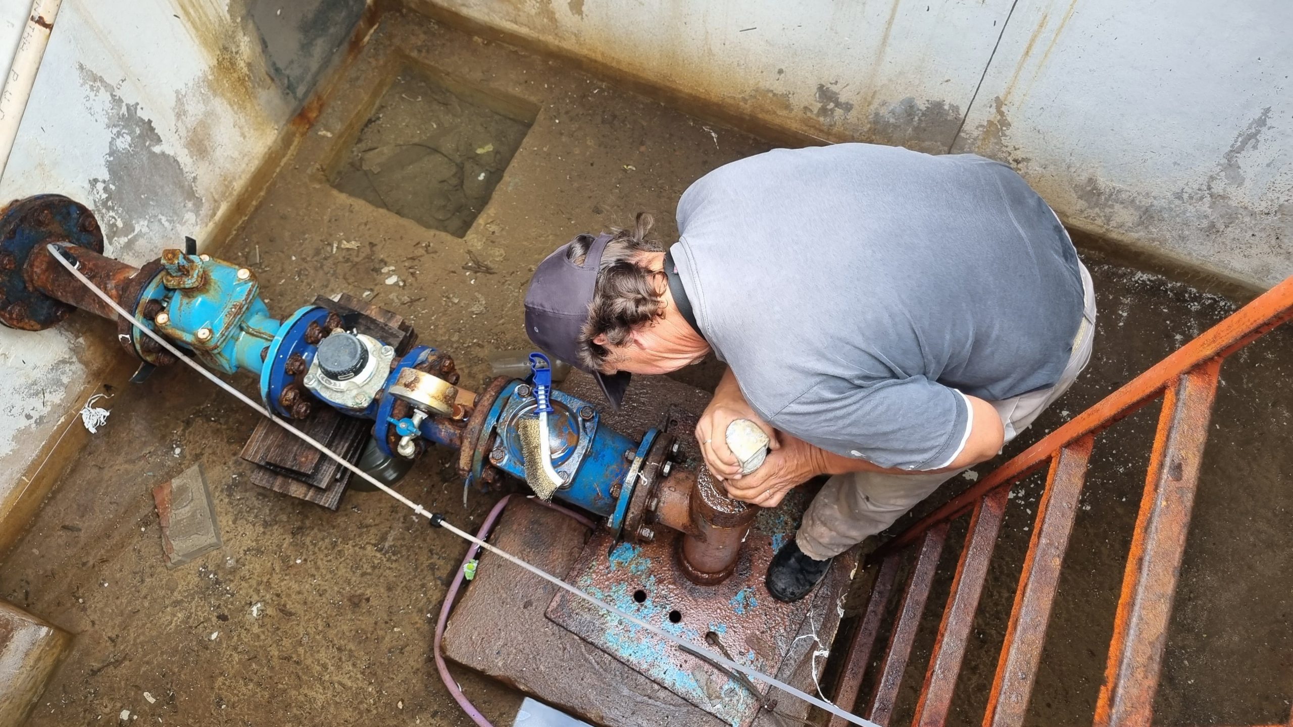 Reparación urgente en la Bomba de Agua Nro. 7 en Azara y Av. Pellegrini