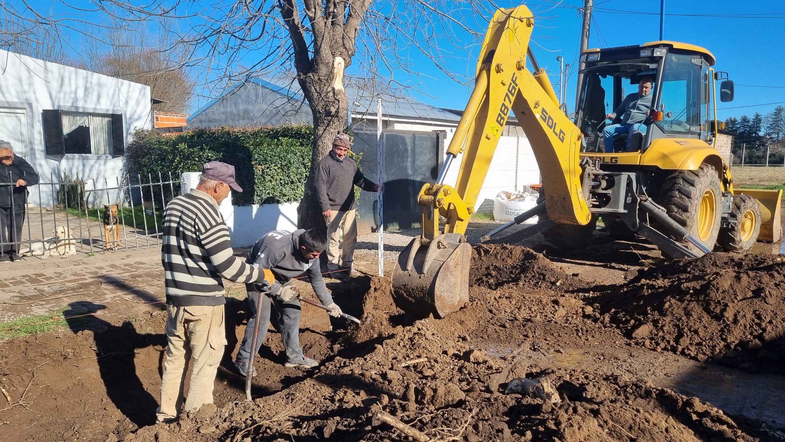 Avances en la construcción de cordón cuneta en Barrio España, Rojas