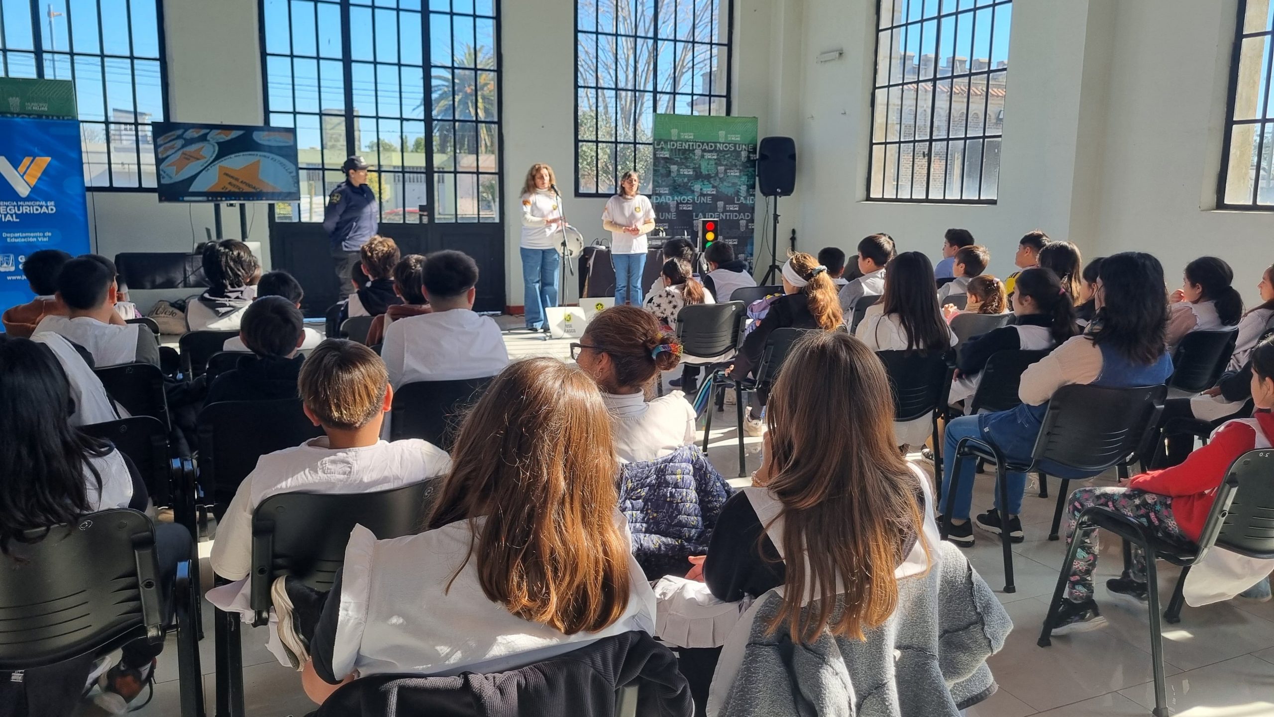 Estrellas Amarillas brindó una emotiva capacitación vial a estudiantes de Rojas