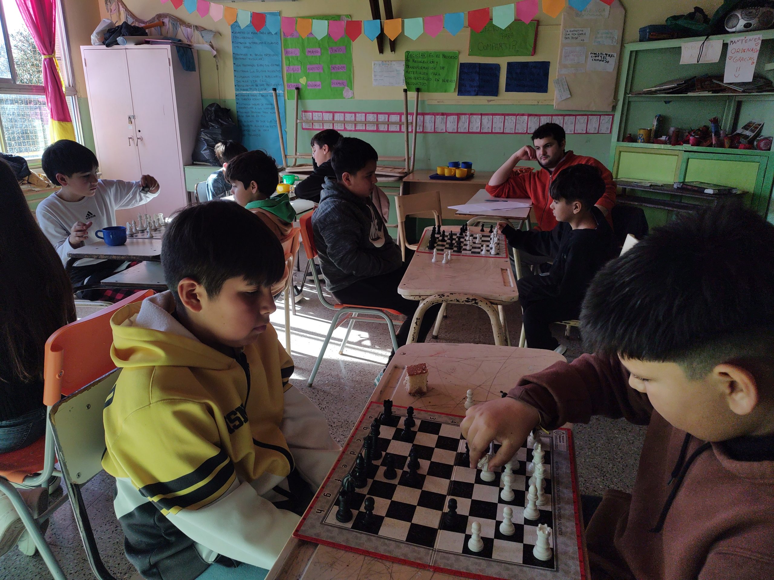 Gran convocatoria en el Torneo Juvenil de Ajedrez organizado por el CEC 801 y la Escuela Municipal