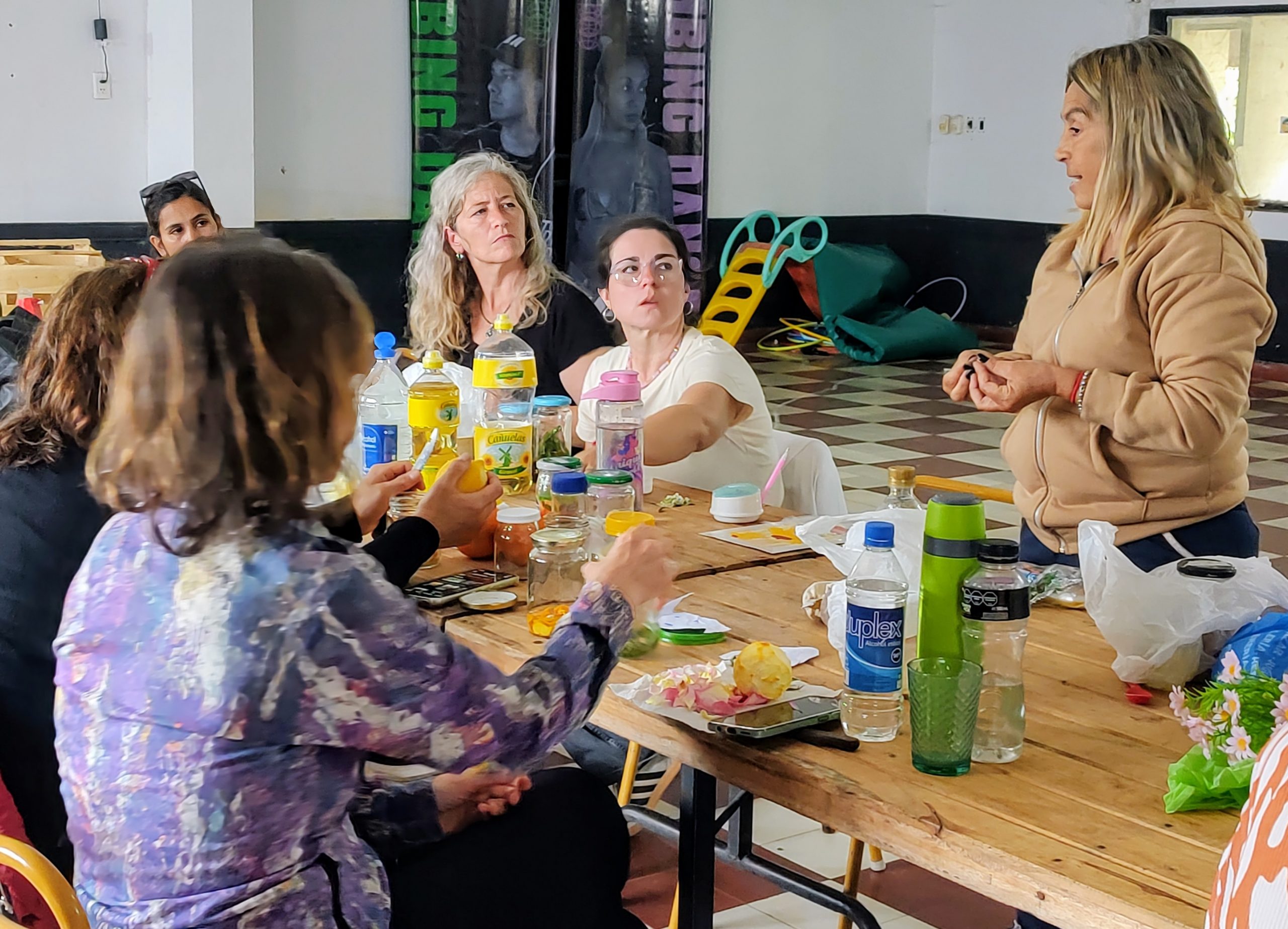 Rojas realizó un nuevo encuentro del Seminario de Jardinería Especial con técnicas de fuentes aromáticas